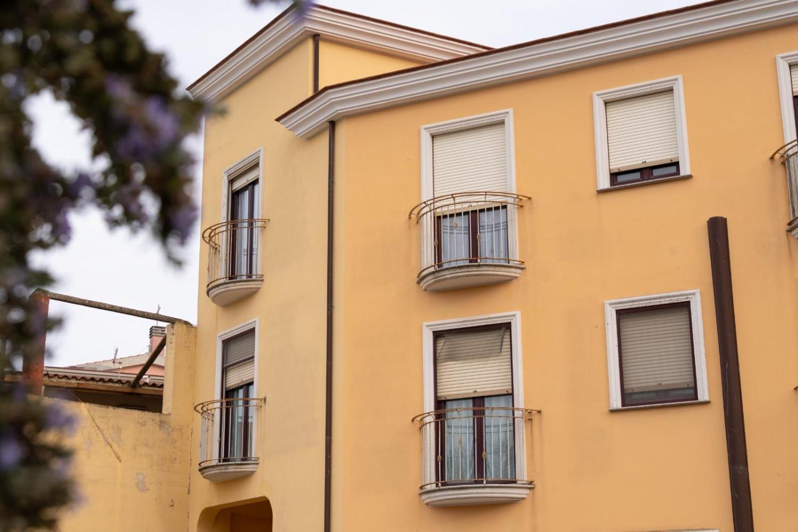 Appartamento In Centro Tortolì Exterior foto